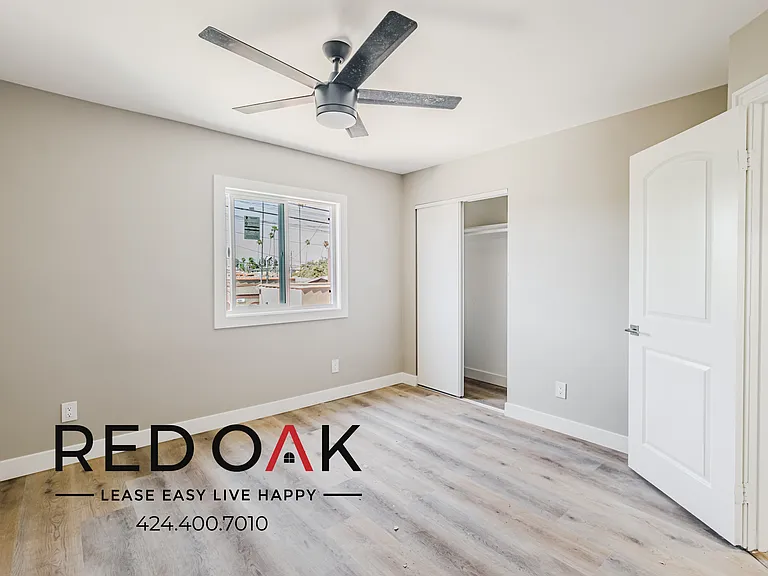 921 W 82nd St #27 — Photo 17