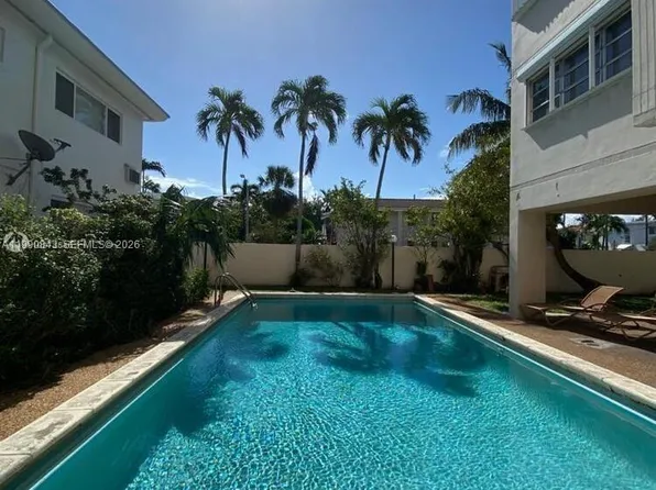 7601 Byron Ave APT 3A, Miami Beach, FL 33141