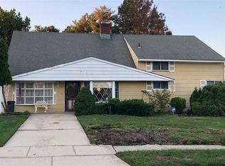 60 Greenbelt Ln, Levittown, NY 11756
