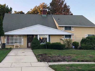 60 Greenbelt Ln, Levittown, NY, 11756