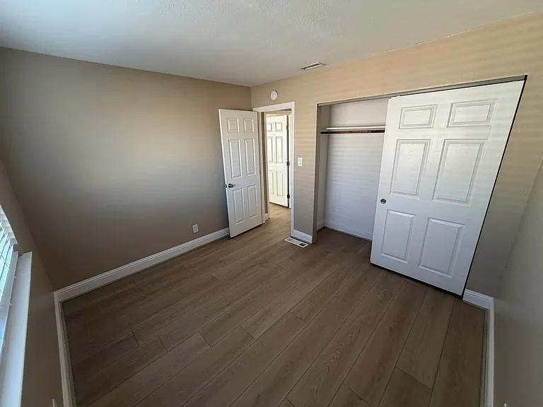 5619 42nd Street — Photo 12