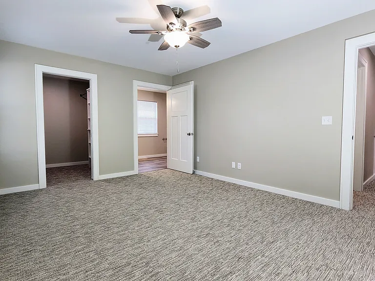 512 W Broadway Ave — Photo 7