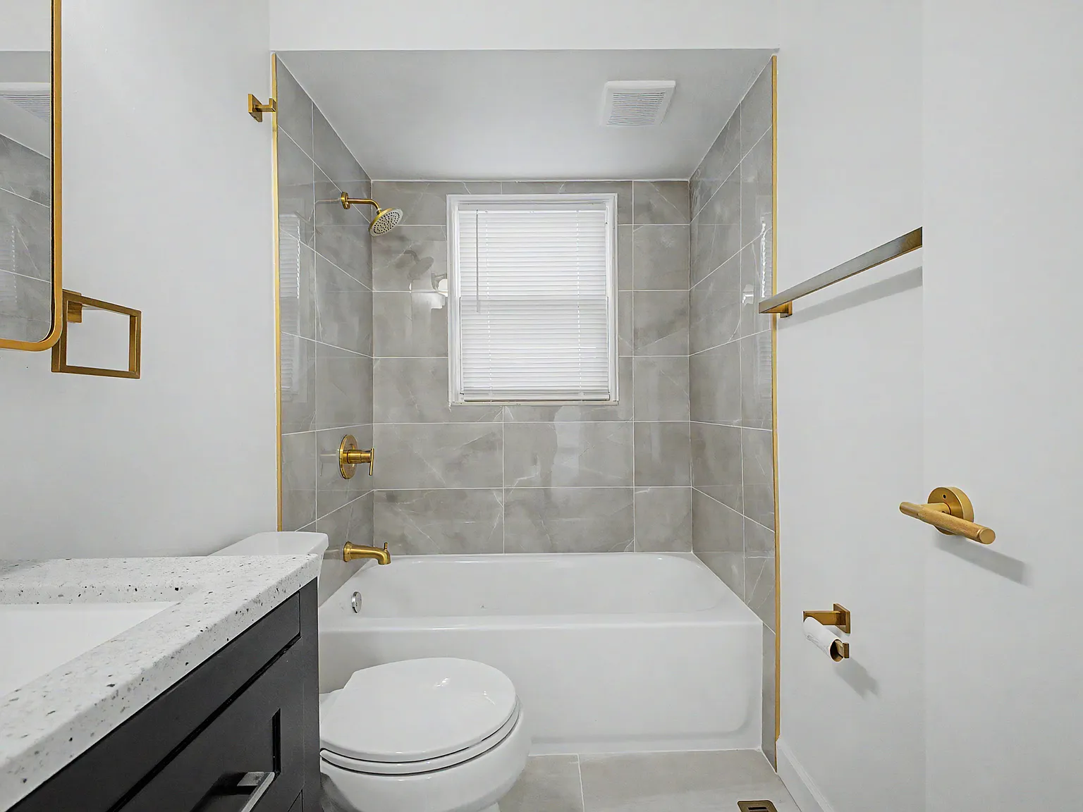 4 bed, 1313 sqft, $1,800 — Photo 2