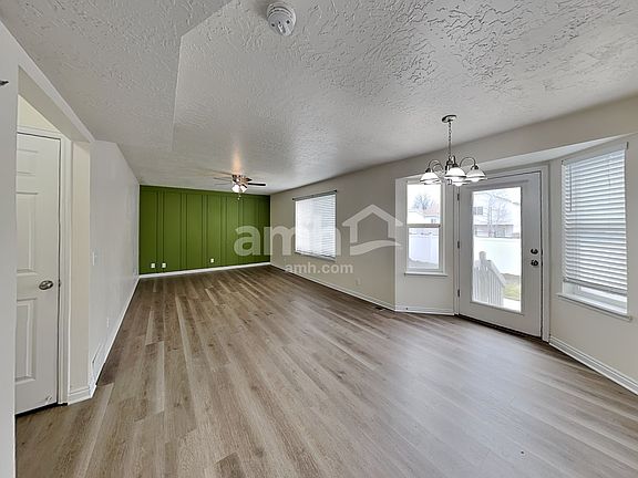 5th image of 817 Country Club Dr