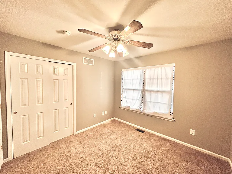 1077 Tudor Dr — Photo 18