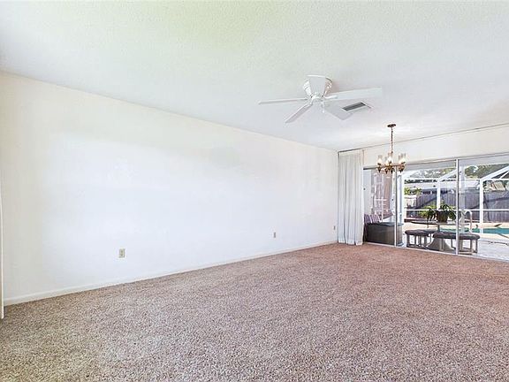 3rd image of 1067 44TH AVENUE NE