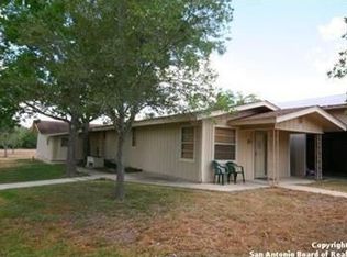 135 Fahr Dr, Poth, TX 78147