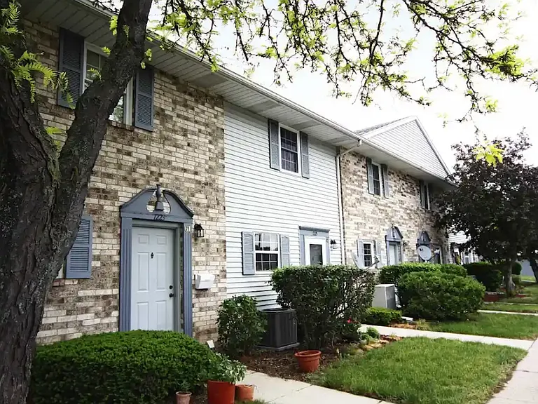 Walden Pond Condominiums — Photo 18