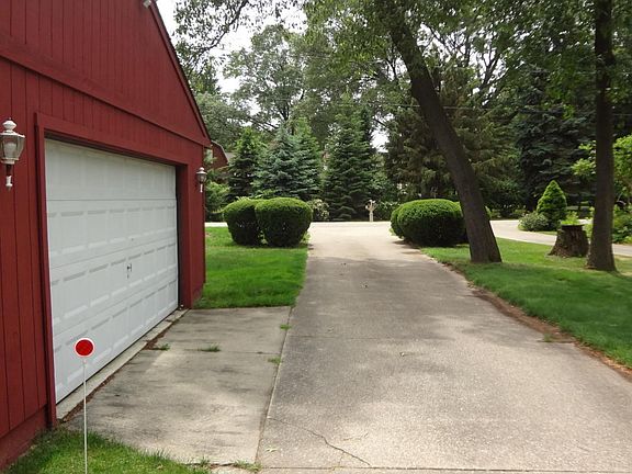 3rd image of 1650 Bayview Dr