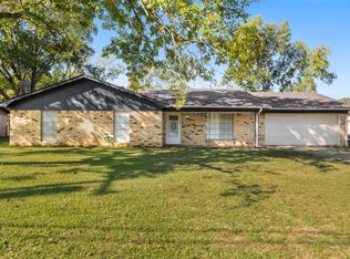 105 Brookview Ln, Palestine, TX 75803