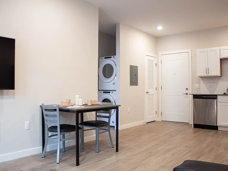 1009 W Stoughton St — Photo 45