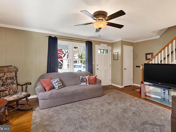 3rd image of 174 New St