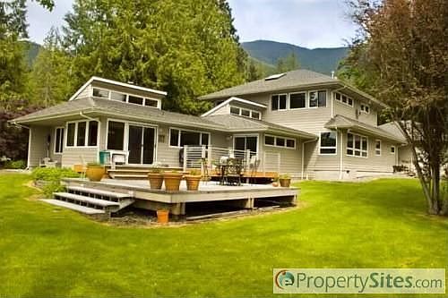 3rd image of 647 E Lake Samish Dr