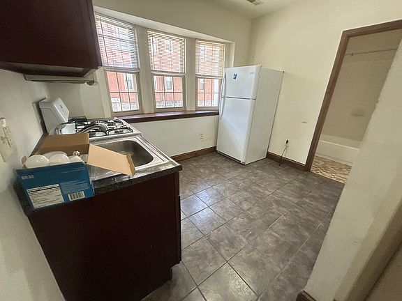 5th image of 5101-21 Walnut St #C100