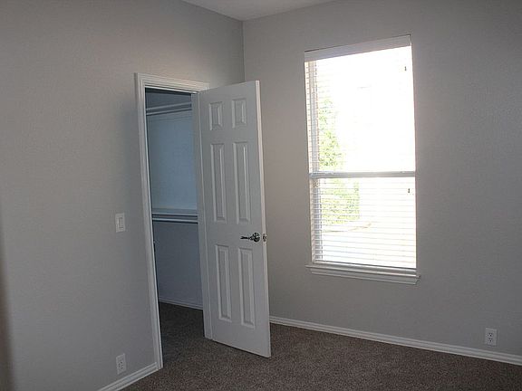 3rd image of 957 Crystal Lake Dr