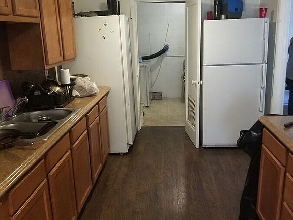 4th image of 871 Egbert St