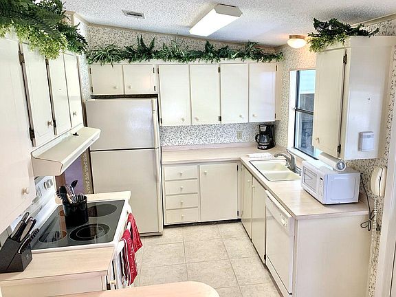 5th image of 843 Periwinkle Cir