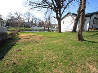 18 S York St, Fox Lake, IL 60020