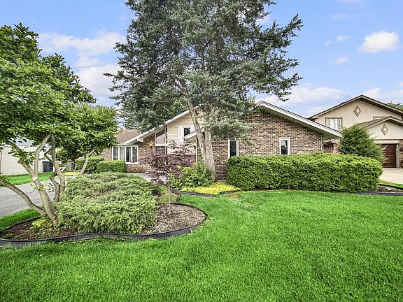 2nd image of 8455 Teakwood Ct