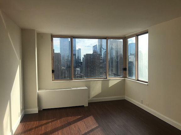 3rd image of 350 W 50th St APT 34D