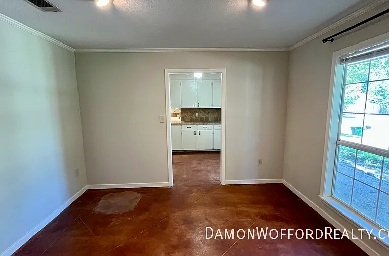 308 Woodrun Dr — Photo 2