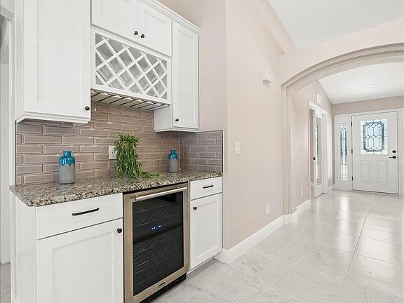 3rd image of 2761 Fields Ave SE