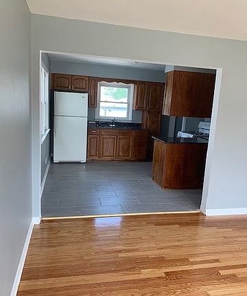 4th image of 616 Mackinaw Ave