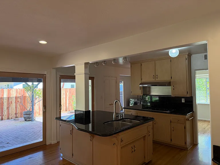 1516 Wells Ave #A — Photo 6