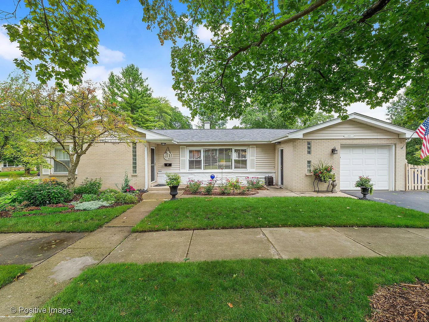 1527 W Liberty Dr photo 1