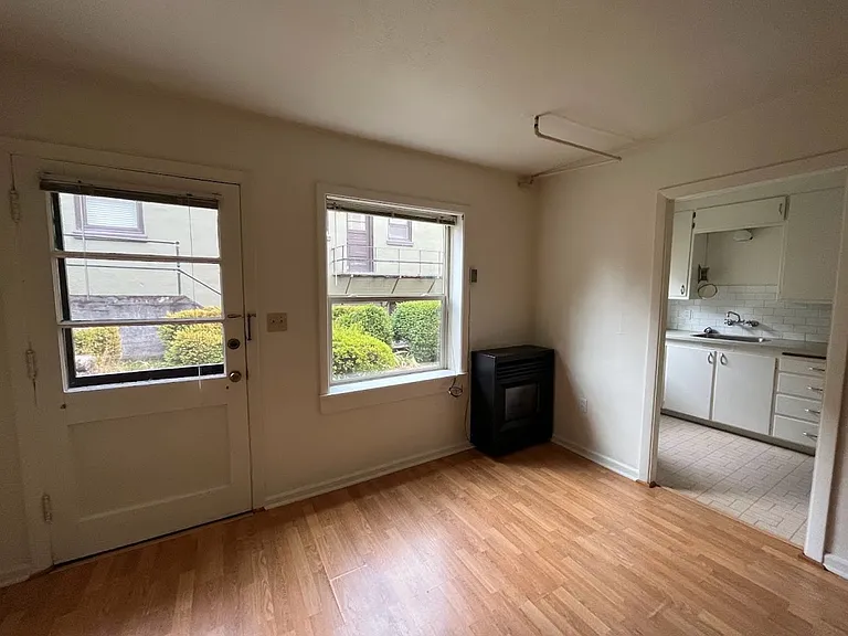5244-5308 NE Wistaria Dr — Photo 2