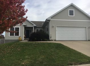 101 Hampton Cir, Williamsburg, IA 52361