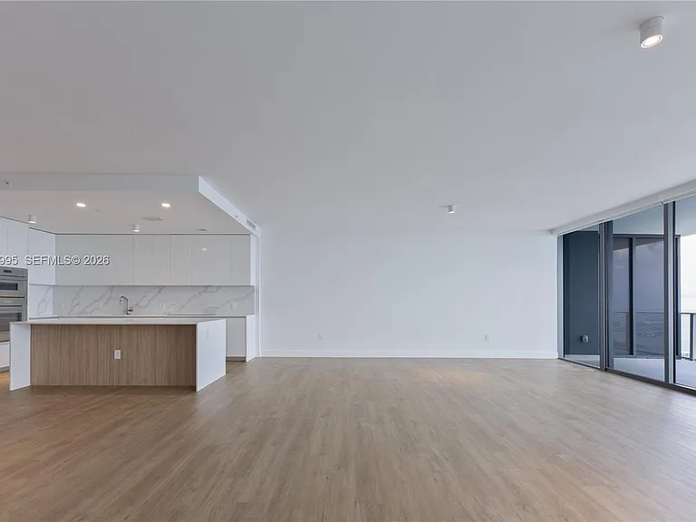 700 NE 24th St #5402 — Photo 9