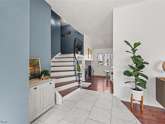 5th image of 27420 Benwood Cir