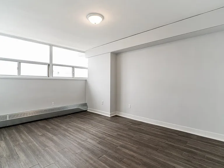 1050 Markham Rd — Photo 9