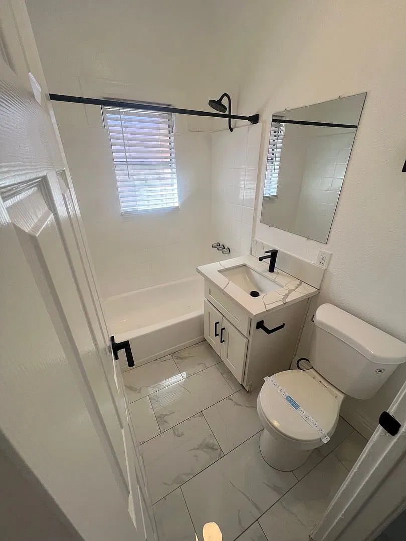Wilton Way Apartments — Photo 3