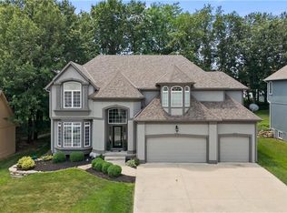 1433 NE Daltons Ridge Dr, Lees Summit, MO 64064