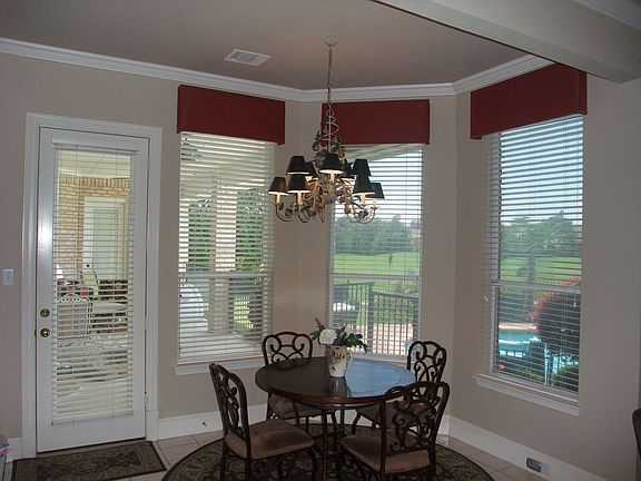 2nd image of 2324 Fairway Cir