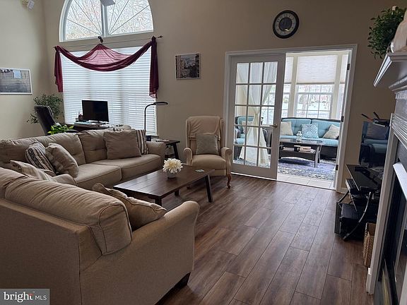 3rd image of 100 Hyannis Ct