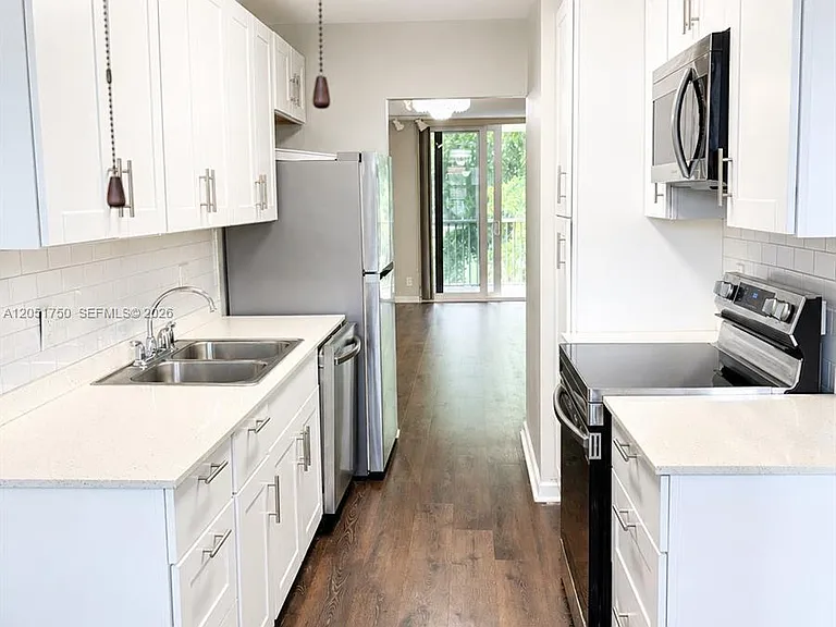 250 Jacaranda Dr #302 — Photo 3