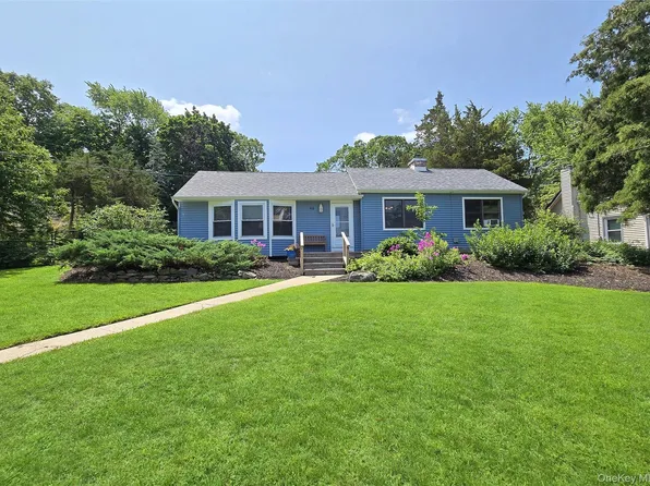 46 Peconic Street, Selden, NY 11784