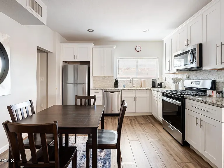 1514 E Fillmore St — Photo 2
