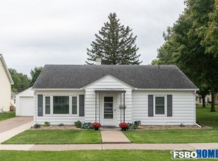 617 E Van Buren St, Washington, IA 52353