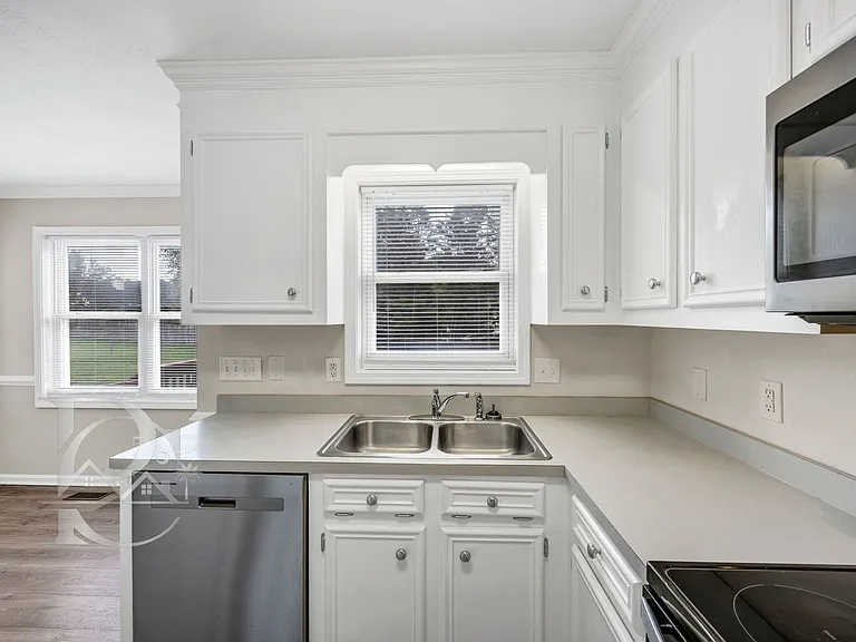 232 Autumnview Ct — Photo 12