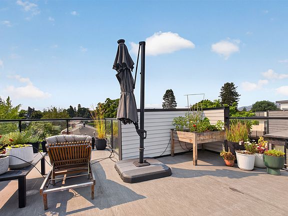 3rd image of 945 Borden Ave #1