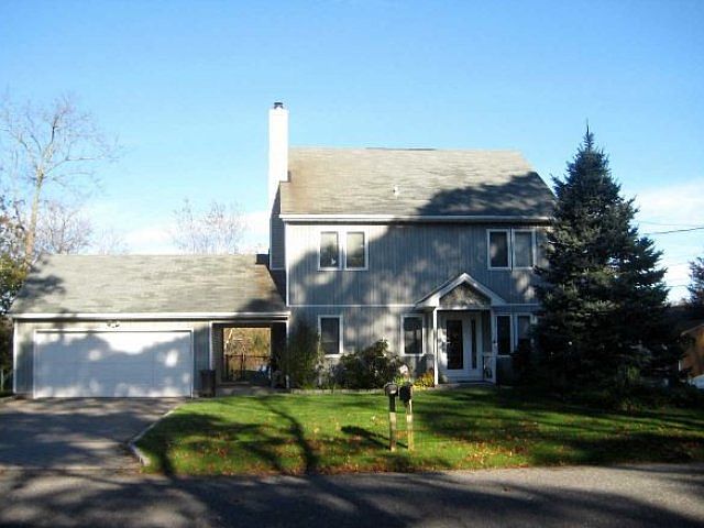 2nd image of 118 Connetquot Dr