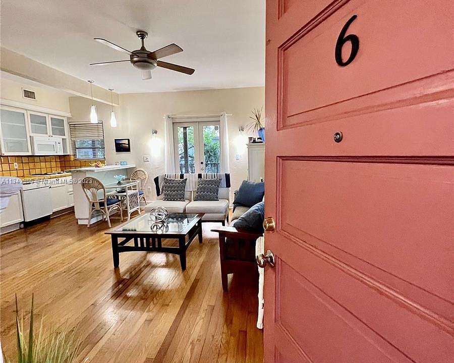 1st image of 1550 Jefferson Ave APT 6