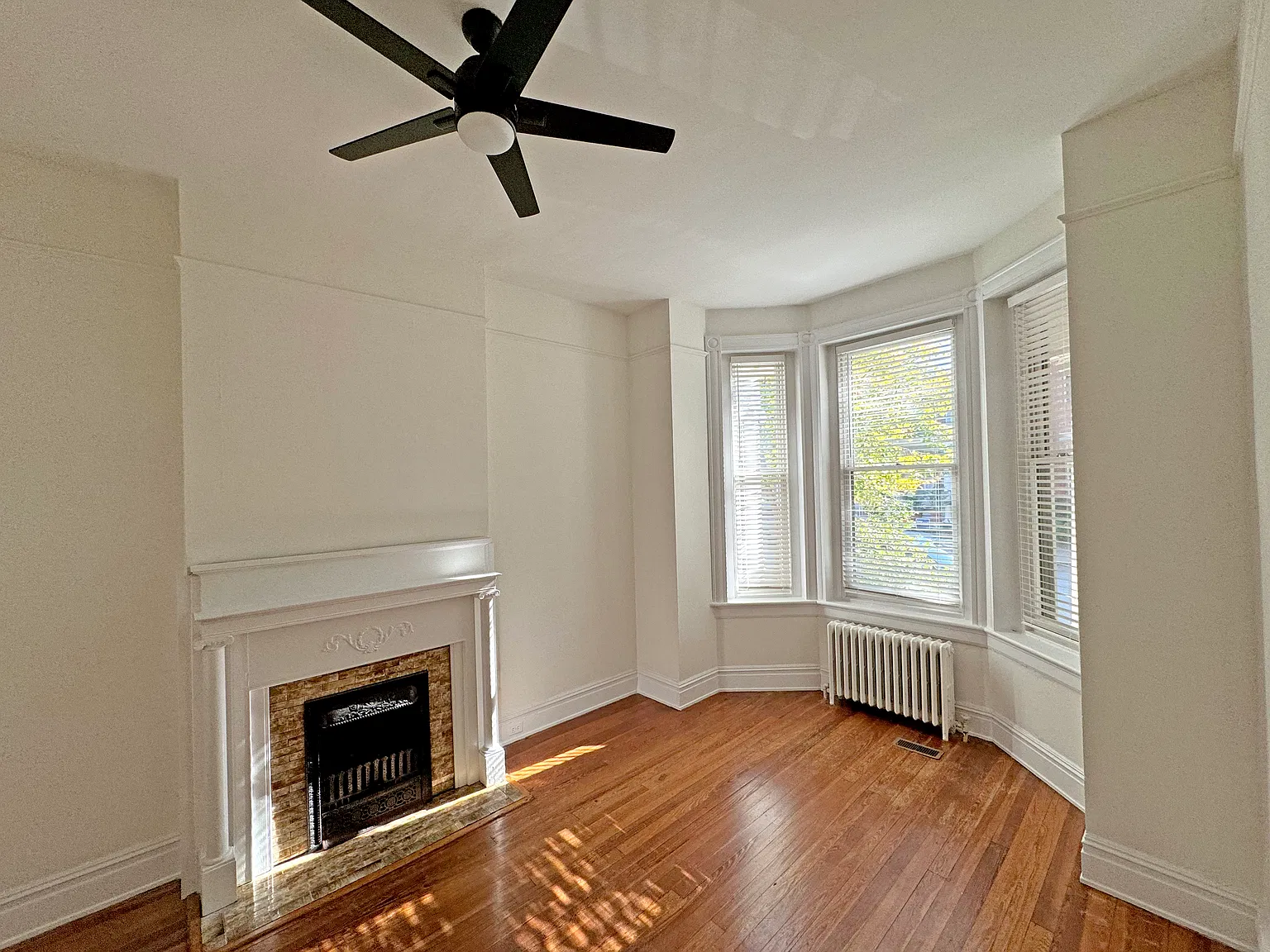 3 bed, 1300 sqft, $2,600 — Photo 2