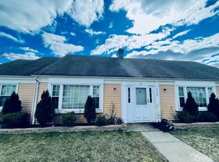 624 Windsor Way #B, Monroe Township, NJ 08831