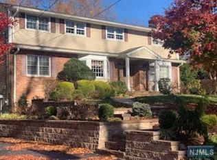 23 Rising Ridge Rd, Upper Saddle River, NJ 07458