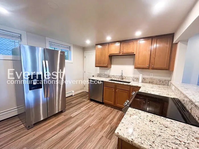 Building Photo - 705 Custer Ave #B